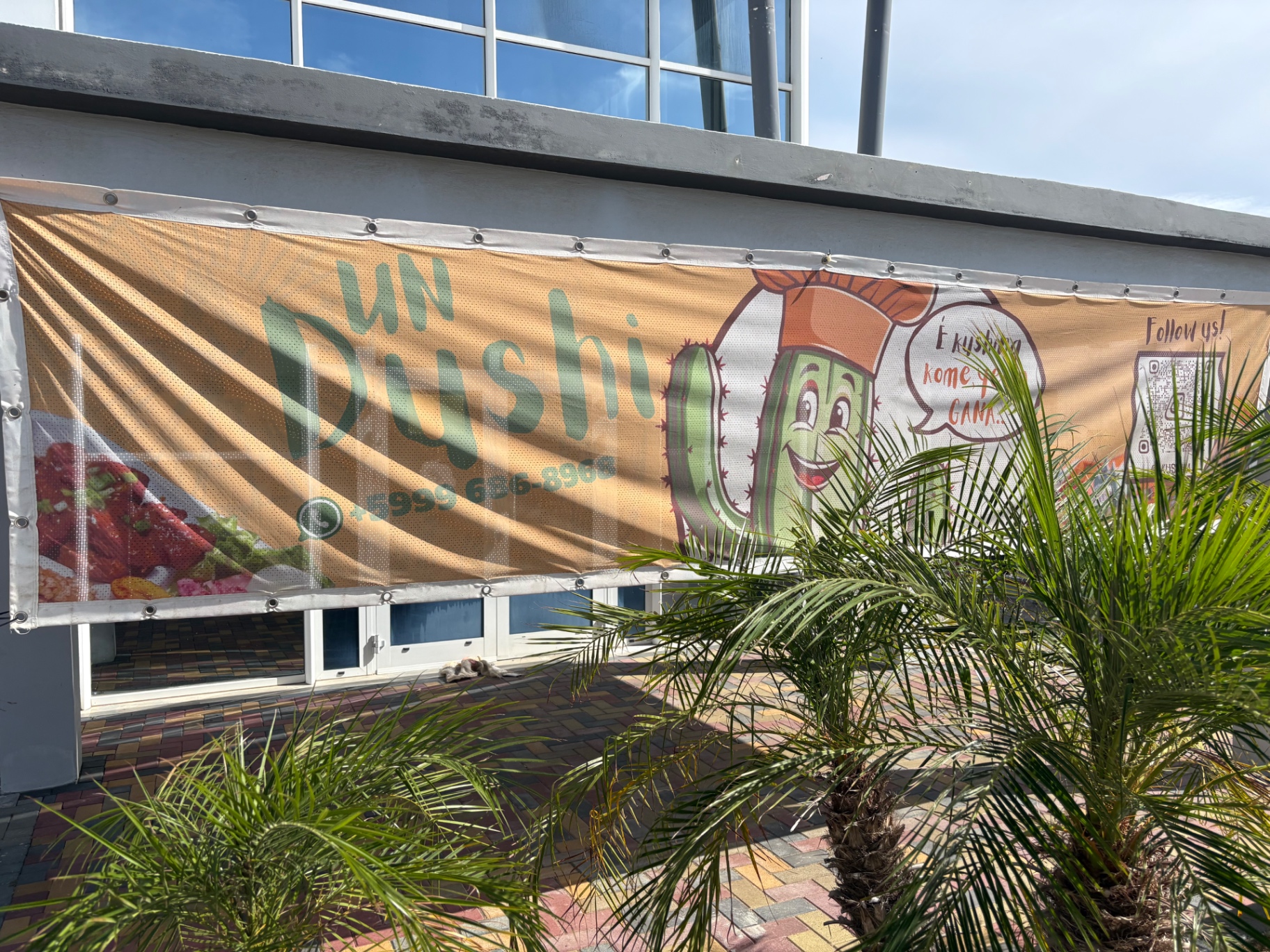 É Kushina outdoor banner